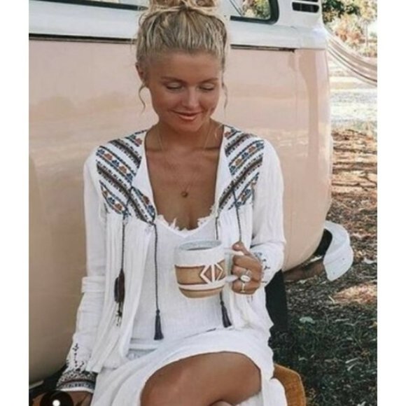 TIGERLILY Seba White Shell Embroidered Light Jacket - Picture 1 of 11